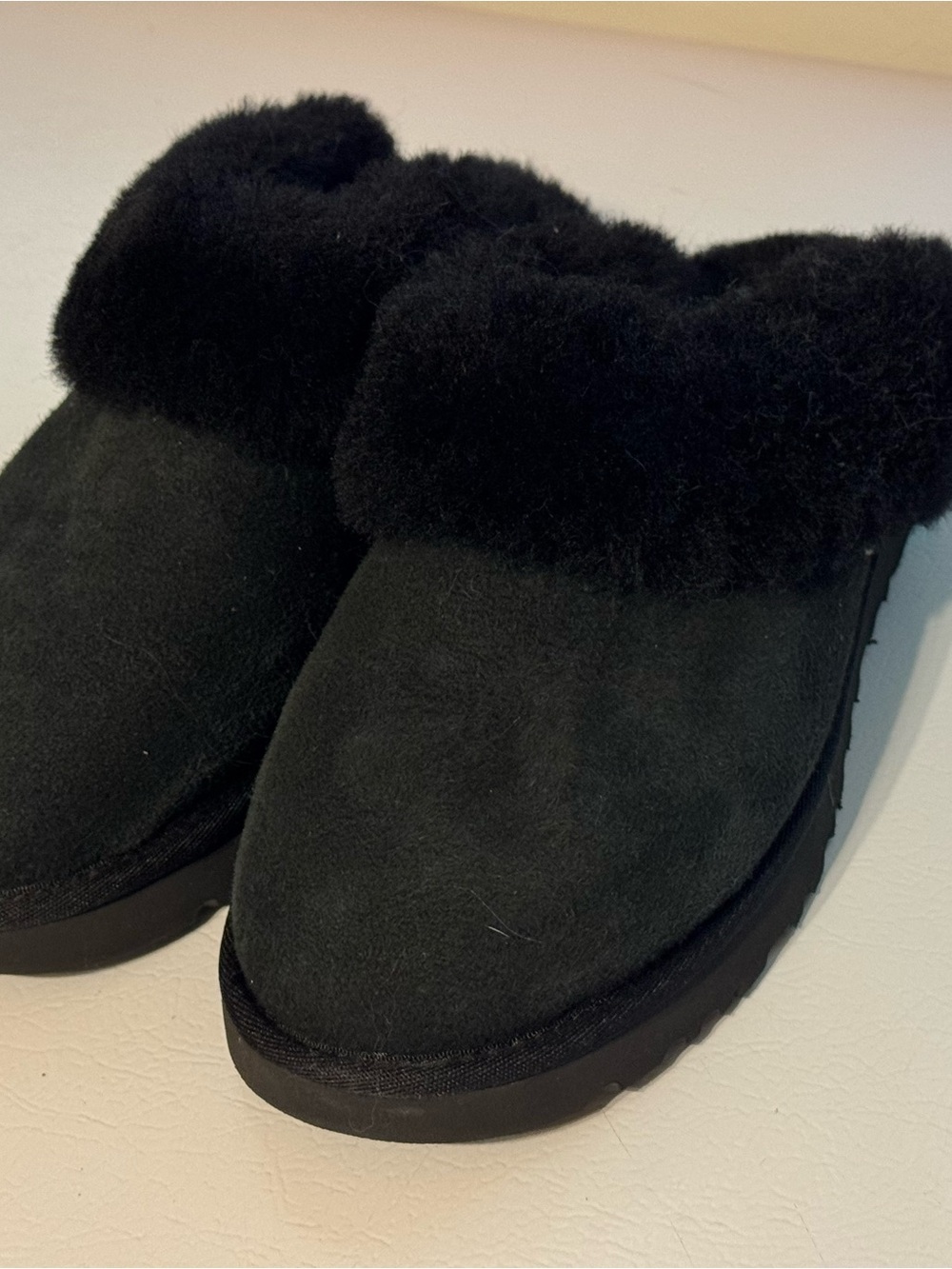 UGG Black Suede Shearling Cuff Slip-On Slippers size us8 women’s